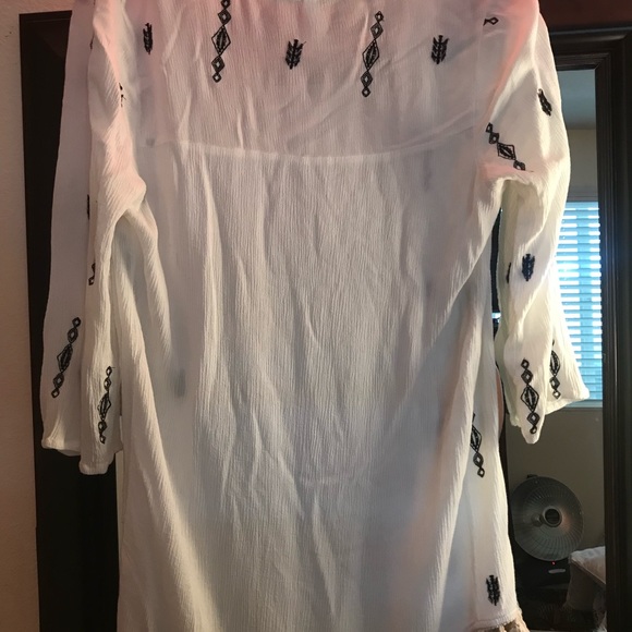 M/L lightweight shawl with floral design - Picture 6 of 6